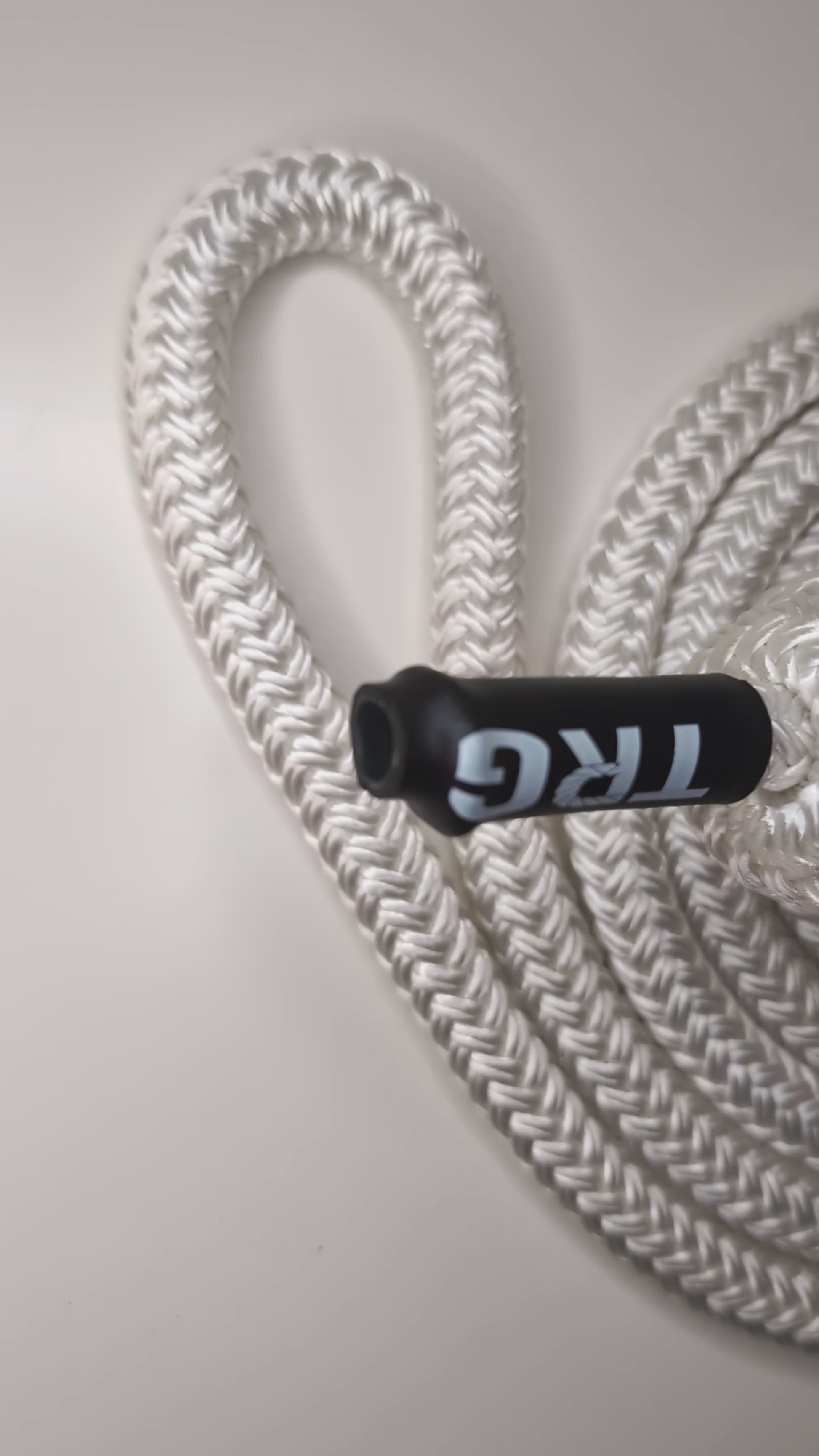 Video of the Snowberry Velvet Rope Flow Rope 